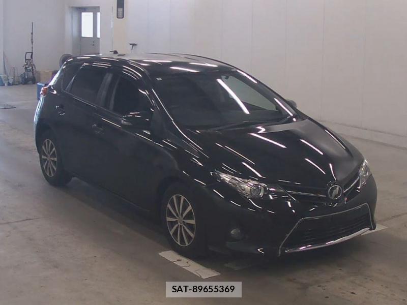 Toyota AURIS 2013-07 7686378-0