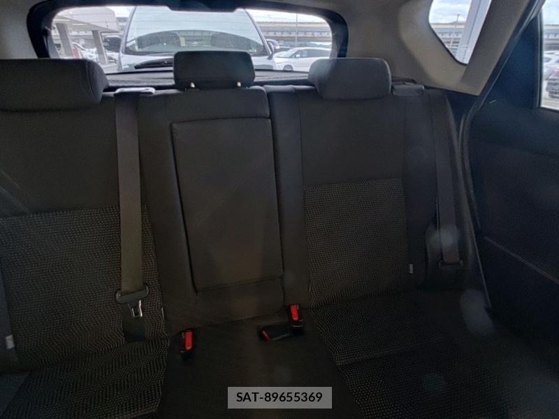 Toyota AURIS 2013-07 7686378-5