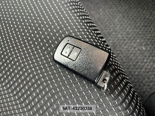 Toyota AURIS 2016-07 7721117-22