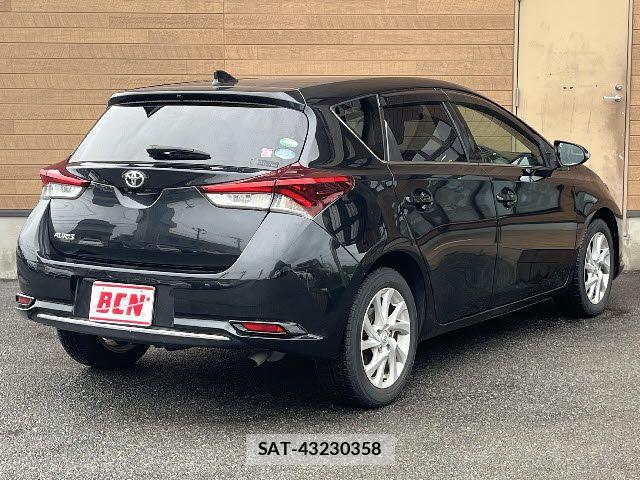 Toyota AURIS 2016-07 7721117-2