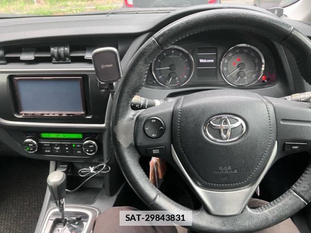Toyota AURIS 2012-12 7782811-12