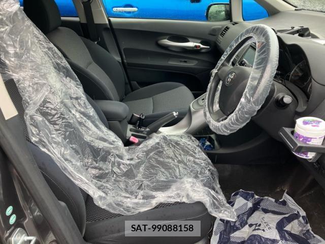Toyota AURIS 2011-10 7782808-11