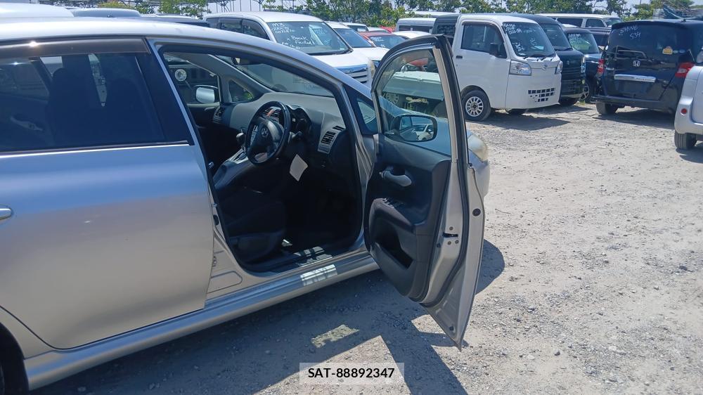Toyota AURIS 2009-09 7496371-11