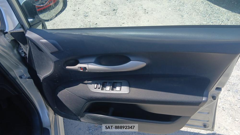 Toyota AURIS 2009-09 7496371-15