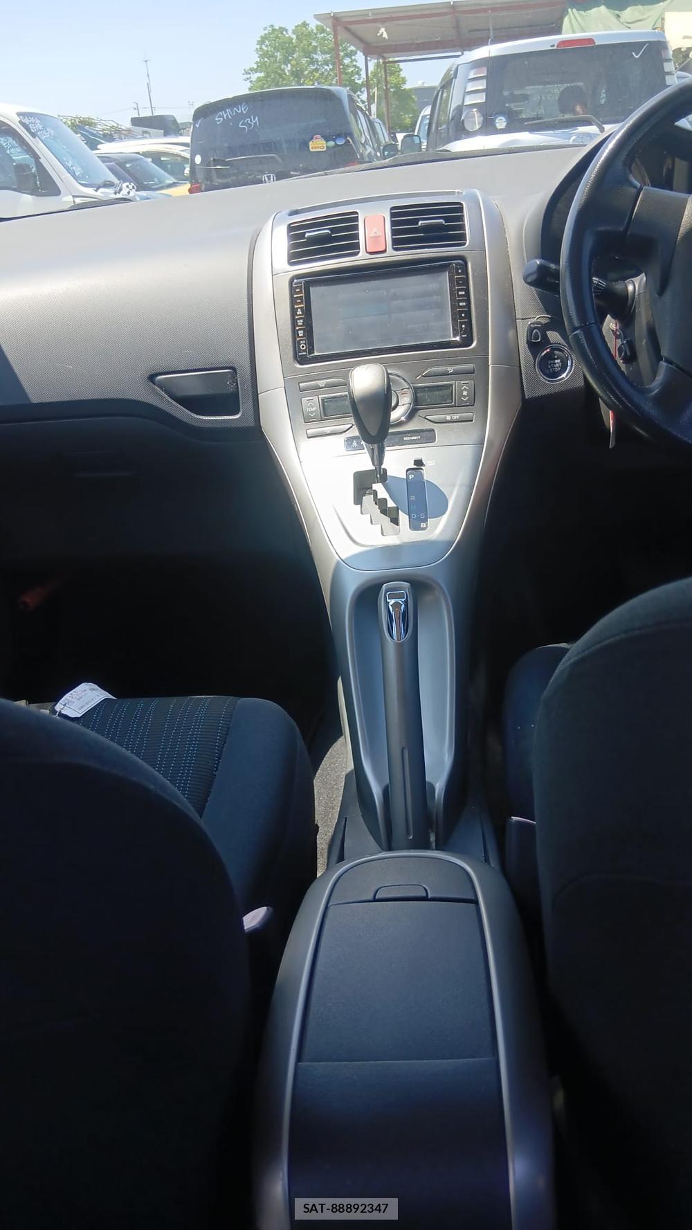 Toyota AURIS 2009-09 7496371-16