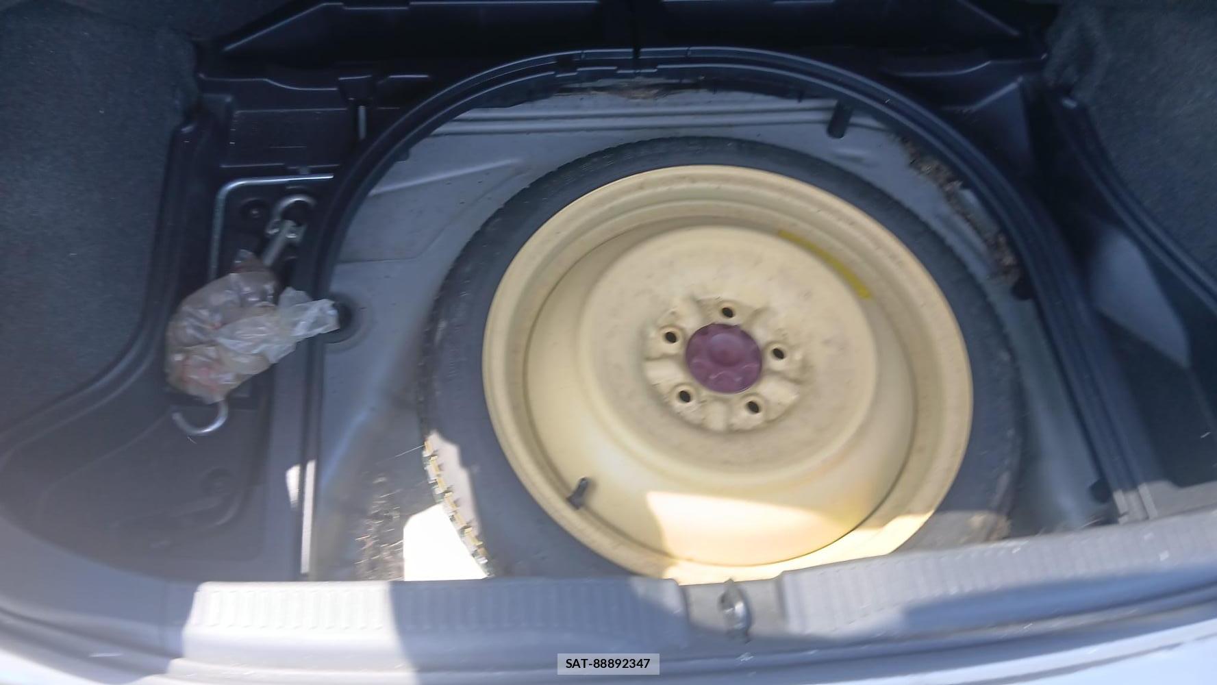 Toyota AURIS 2009-09 7496371-22