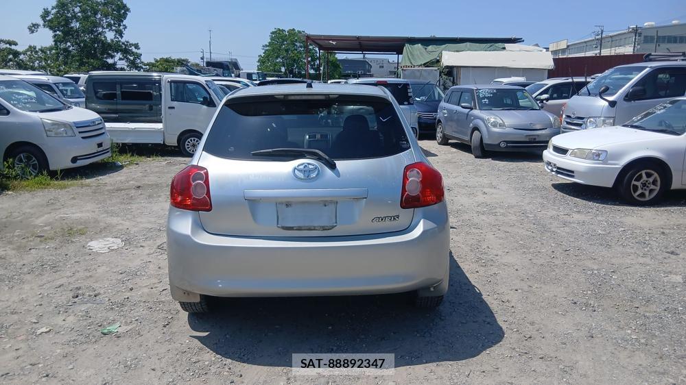 Toyota AURIS 2009-09 7496371-3