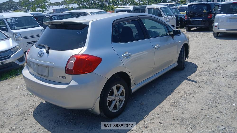 Toyota AURIS 2009-09 7496371-4