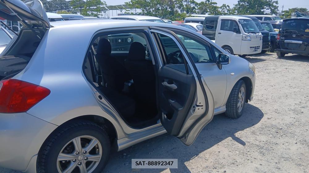 Toyota AURIS 2009-09 7496371-8