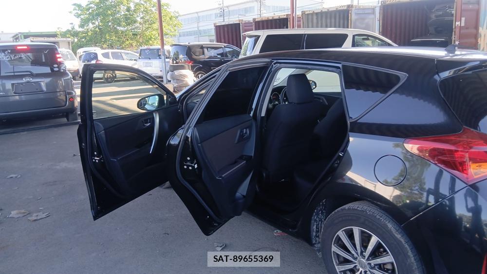 Toyota AURIS 2013-07 7686378-9