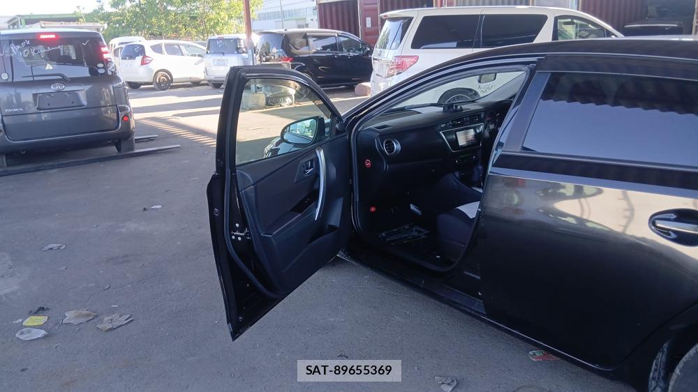 Toyota AURIS 2013-07 7686378-10