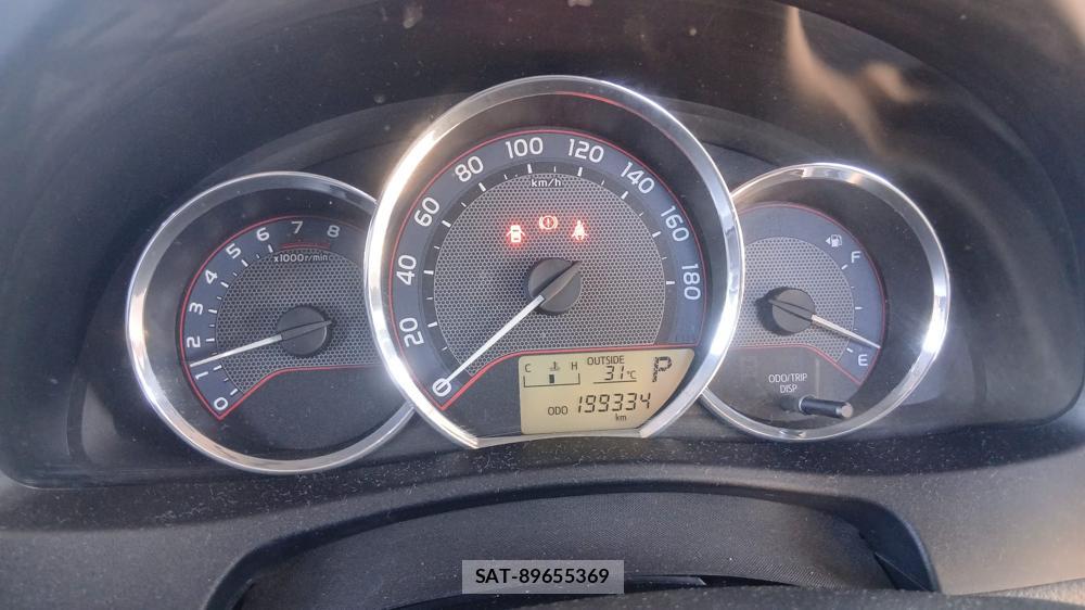 Toyota AURIS 2013-07 7686378-13
