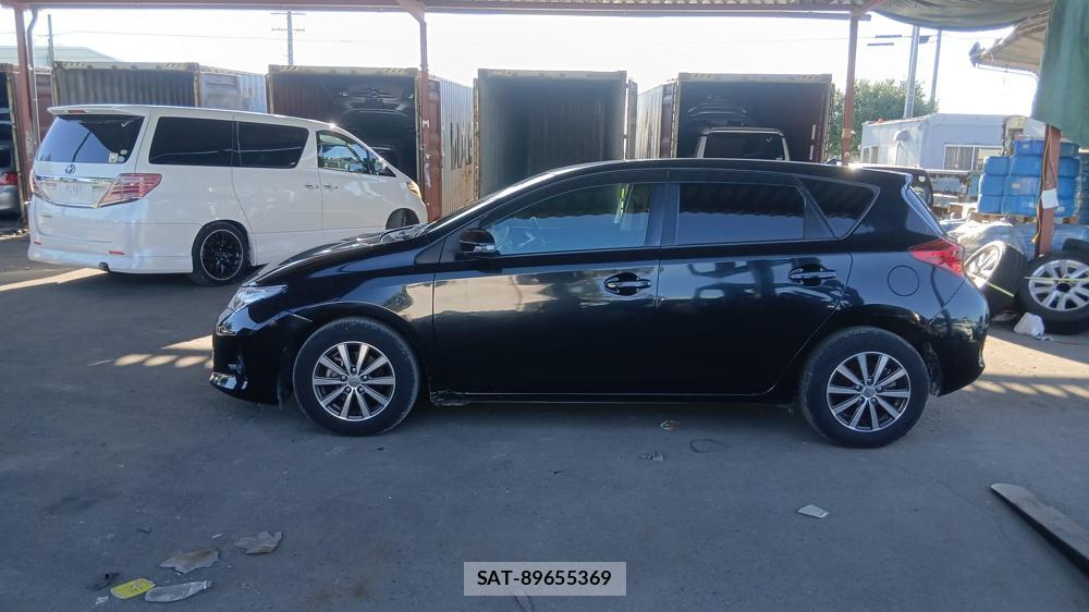 Toyota AURIS 2013-07 7686378-1