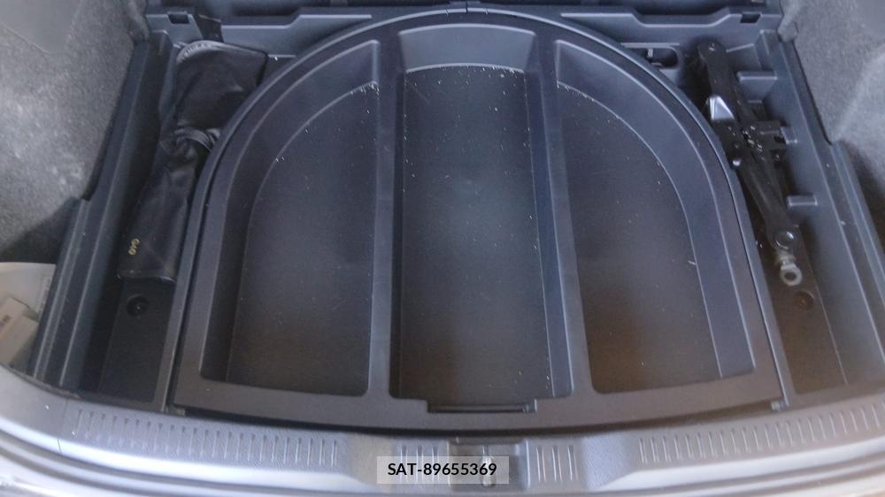 Toyota AURIS 2013-07 7686378-23