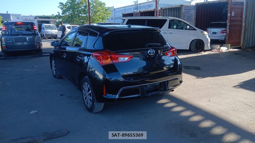 Toyota AURIS 2013-07 7686378-2