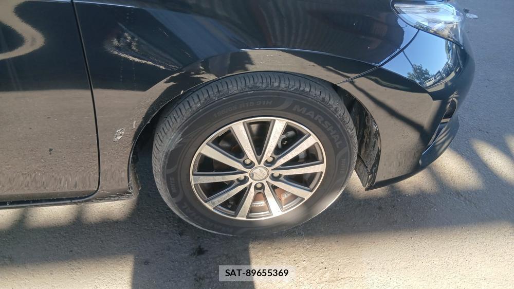 Toyota AURIS 2013-07 7686378-28