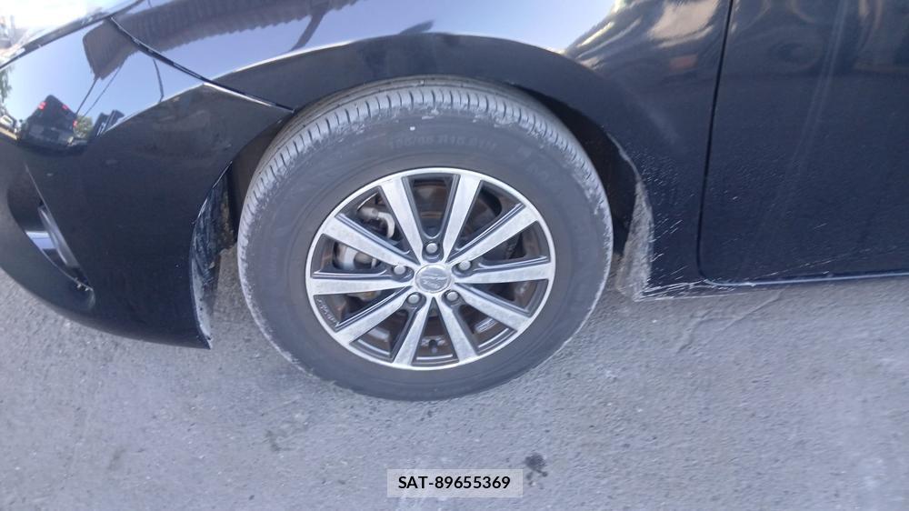 Toyota AURIS 2013-07 7686378-29