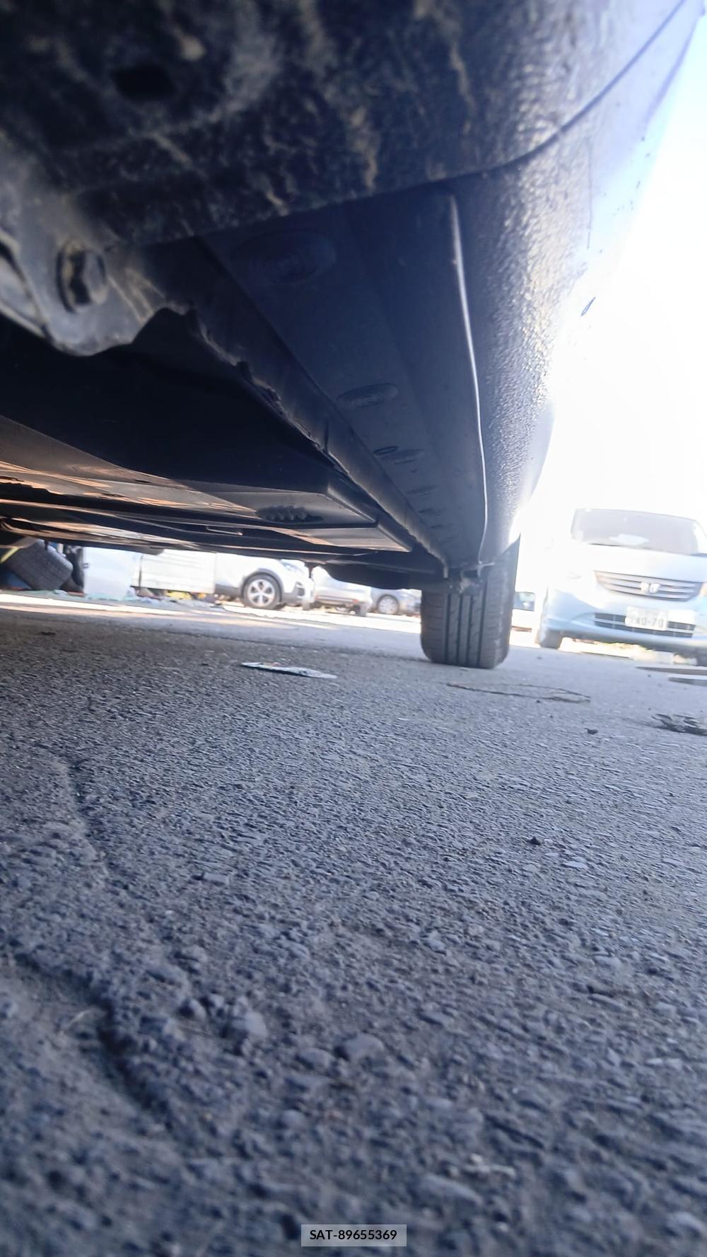 Toyota AURIS 2013-07 7686378-32