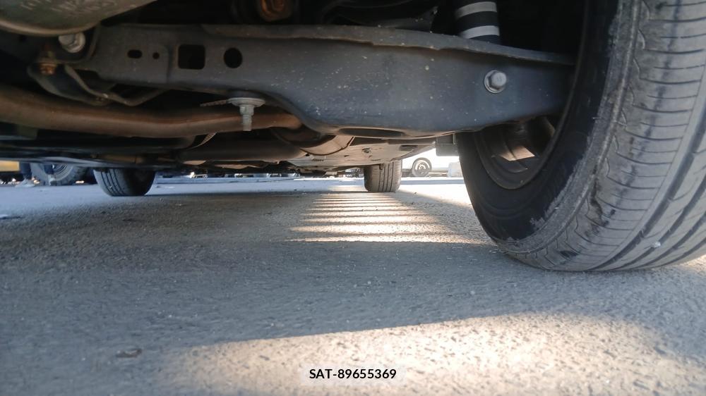 Toyota AURIS 2013-07 7686378-34