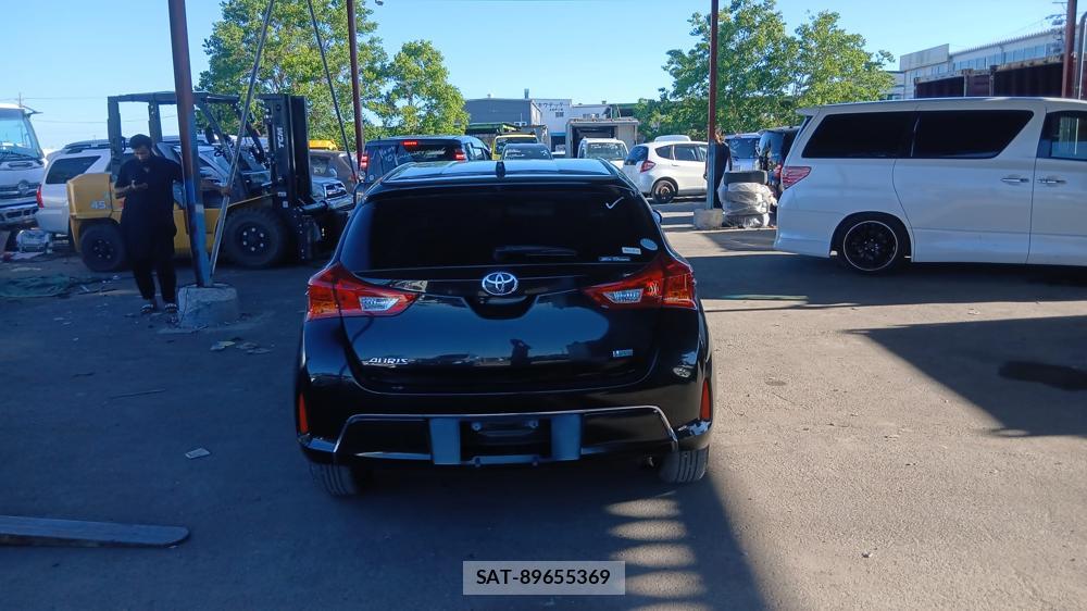 Toyota AURIS 2013-07 7686378-3