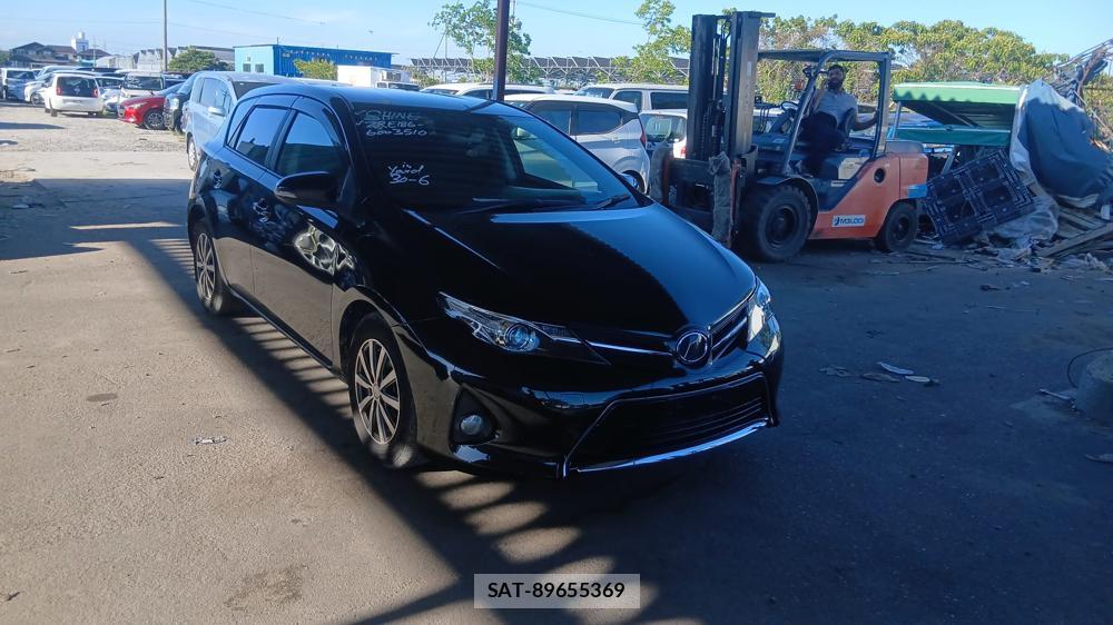 Toyota AURIS 2013-07 7686378-6