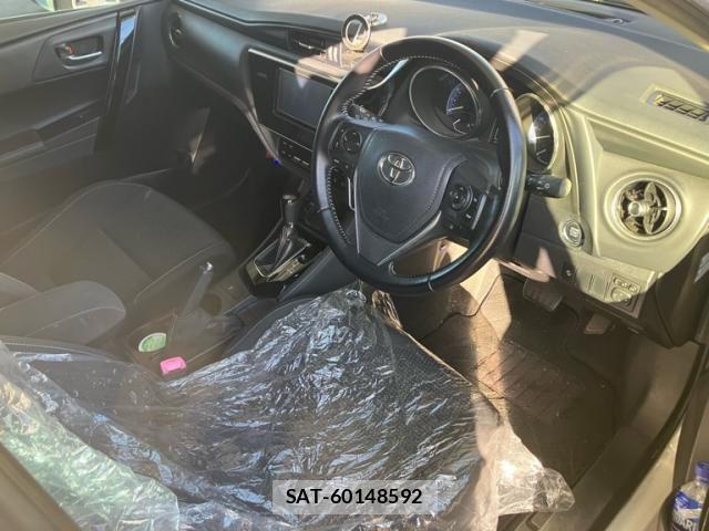 Toyota AURIS 2015-07 7978577-12