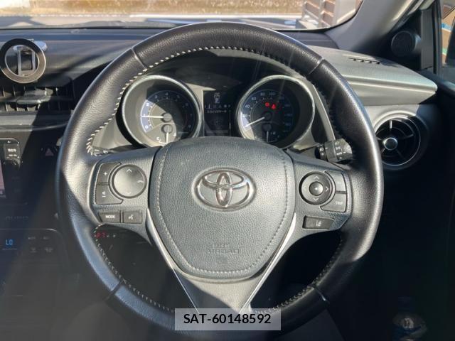 Toyota AURIS 2015-07 7978577-17