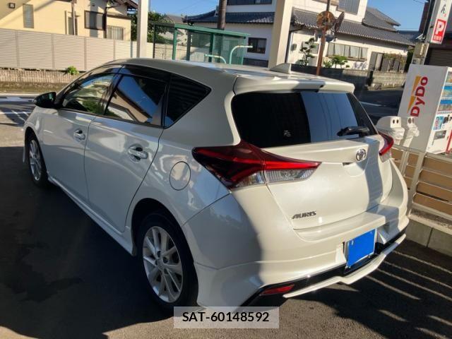 Toyota AURIS 2015-07 7978577-7
