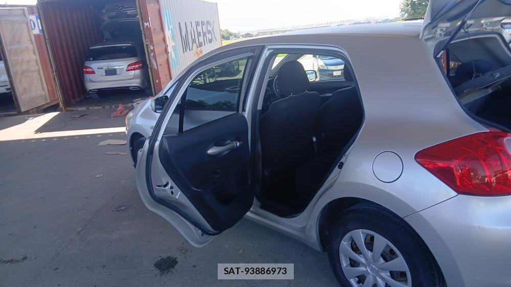 Toyota AURIS 2007-06 7605439-9