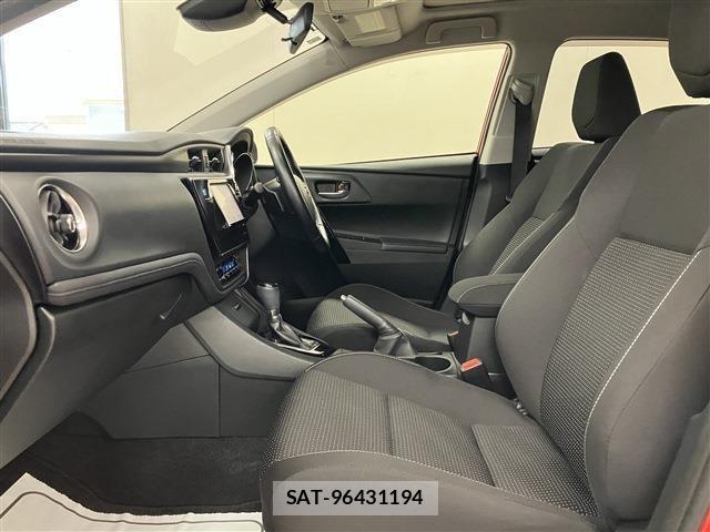 Toyota AURIS 2016-05 8034509-13