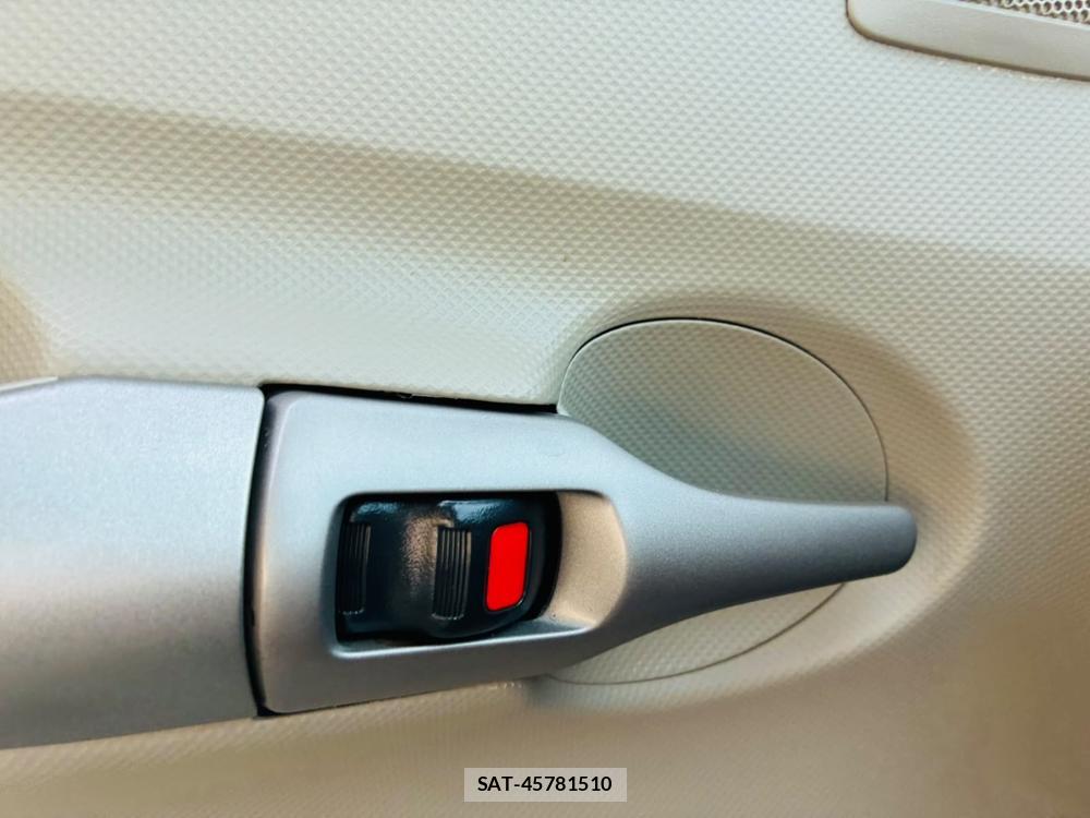 Toyota AURIS 2009-07 7972157-21