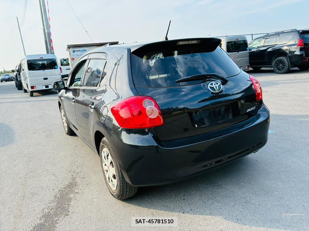 Toyota AURIS 2009-07 7972157-2