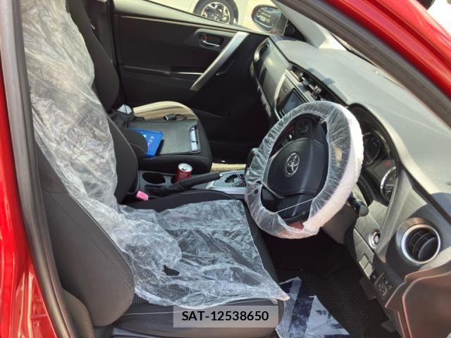 Toyota AURIS 2013-07 8072954-14