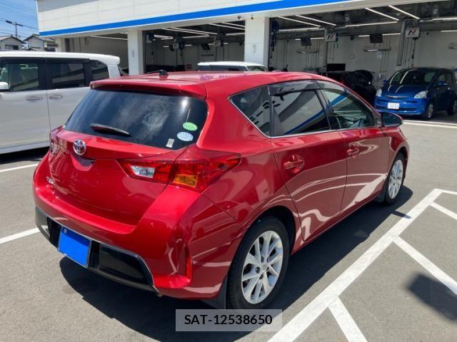 Toyota AURIS 2013-07 8072954-1