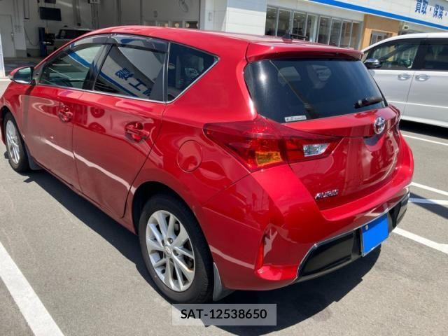 Toyota AURIS 2013-07 8072954-2