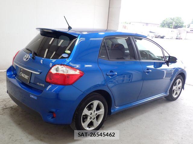 Toyota AURIS 2010-06 8072952-7