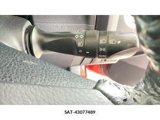 Toyota AURIS 2013-07 8072953-15