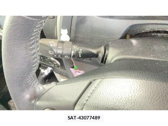 Toyota AURIS 2013-07 8072953-16