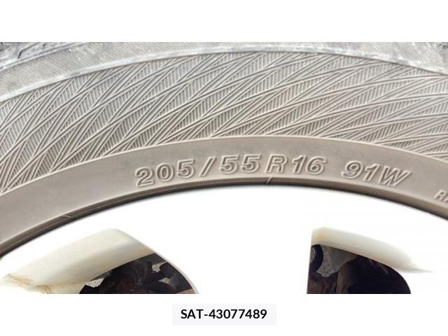 Toyota AURIS 2013-07 8072953-7