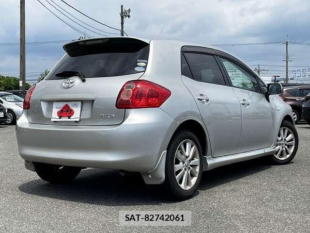 Toyota AURIS 2009-07 8098103-2