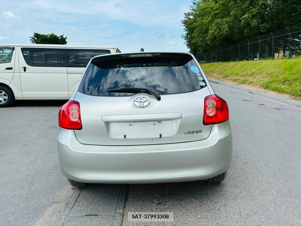 Toyota AURIS 2009-01 8083209-3
