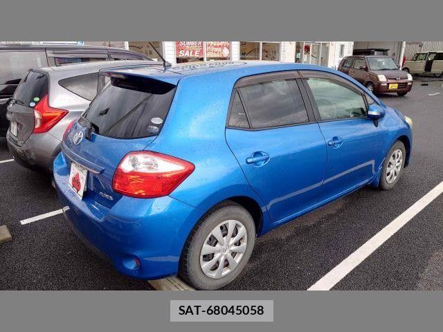 Toyota AURIS 2011-07 8228984-2