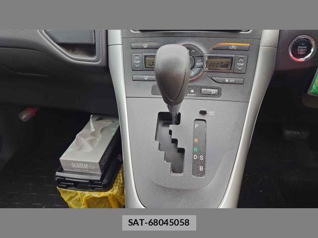 Toyota AURIS 2011-07 8228984-5