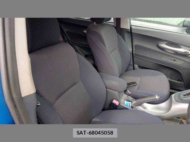 Toyota AURIS 2011-07 8228984-6
