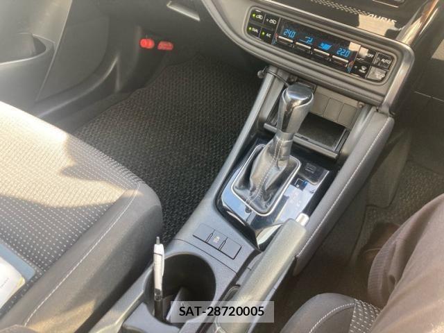 Toyota AURIS 2016-08 8334980-23