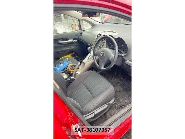 Toyota AURIS 2008-01 8353948-12
