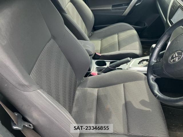 Toyota AURIS 2014-03 8364873-11