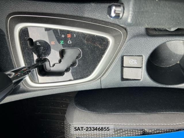 Toyota AURIS 2014-03 8364873-17