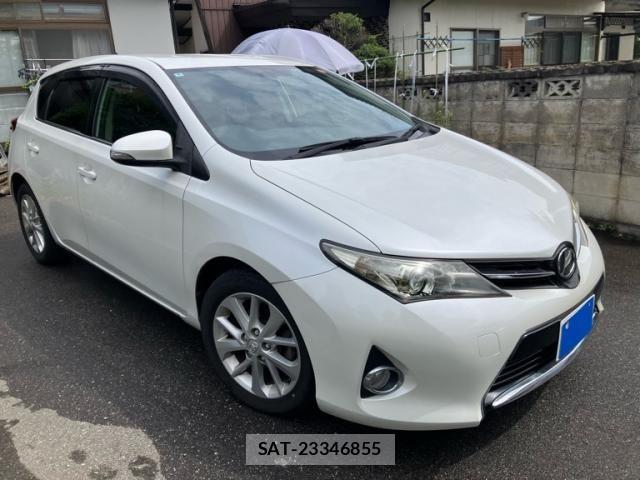 Toyota AURIS 2014-03 8364873-1