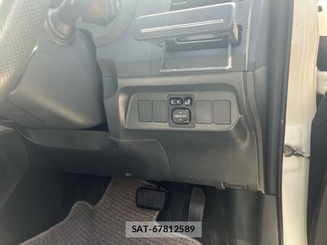 Toyota AURIS 2010-01 8411320-12